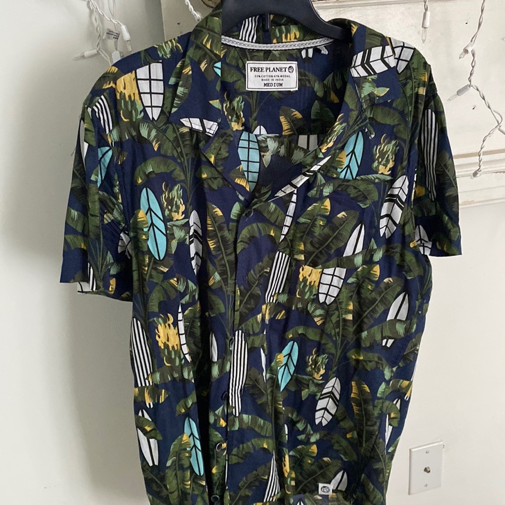 Hawaiian shirt.  Free planet. Surfboards size medium